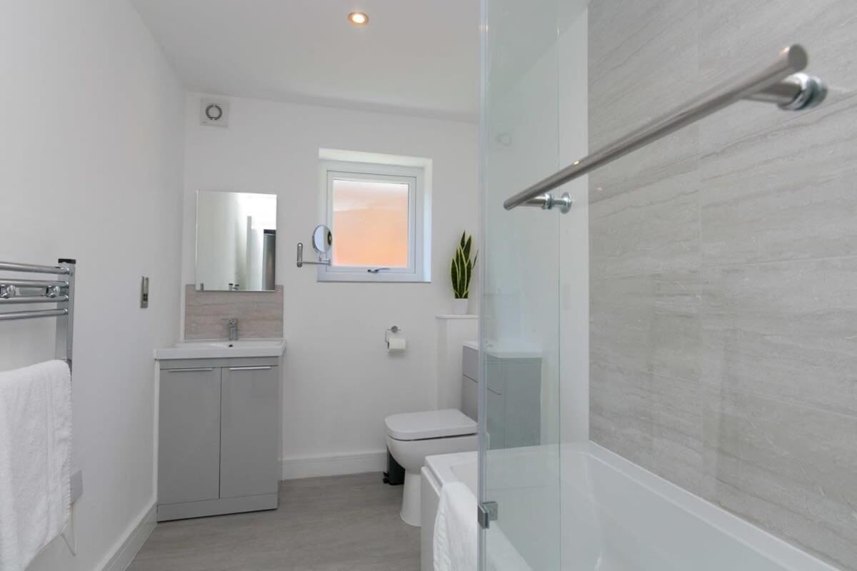 Stunning 2 Bedroom Apartment In Wallasey Buitenkant foto
