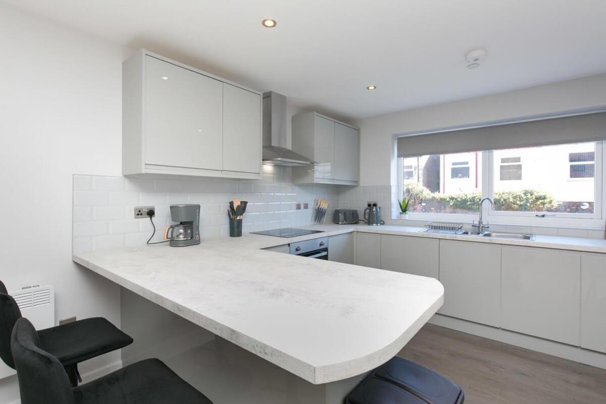 Stunning 2 Bedroom Apartment In Wallasey Buitenkant foto